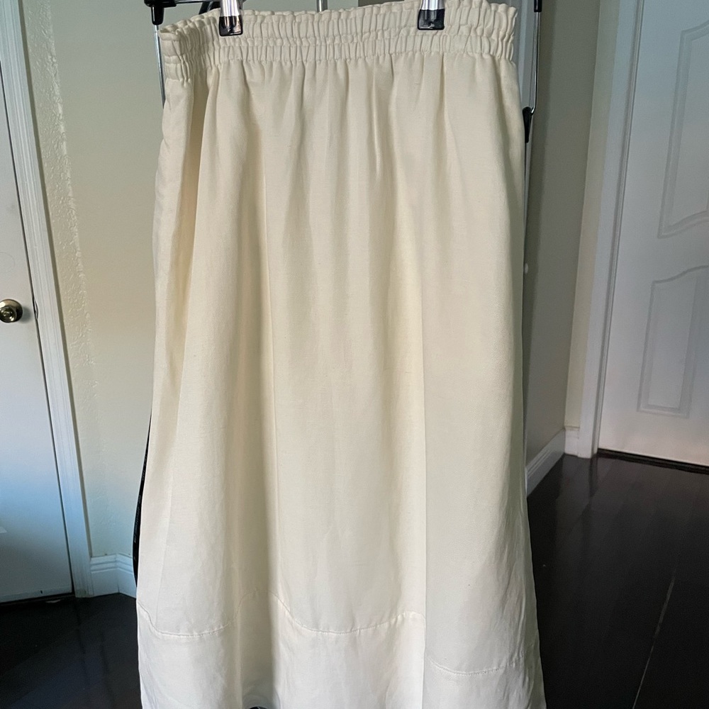 Beige easy to wear Club Monaco skirt